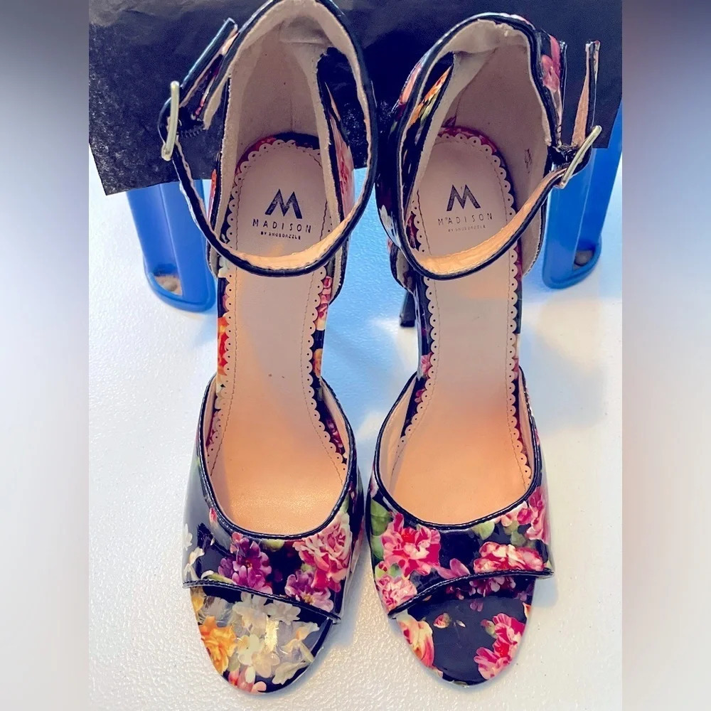Madison by Shoe Dazzle 7.5 patent leather 4inch heels w/ floral pattern Antique